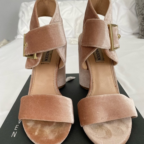 Steve Madden Womens Riesling Velvet Buckle Straps Block Heels - Picture 2 of 7